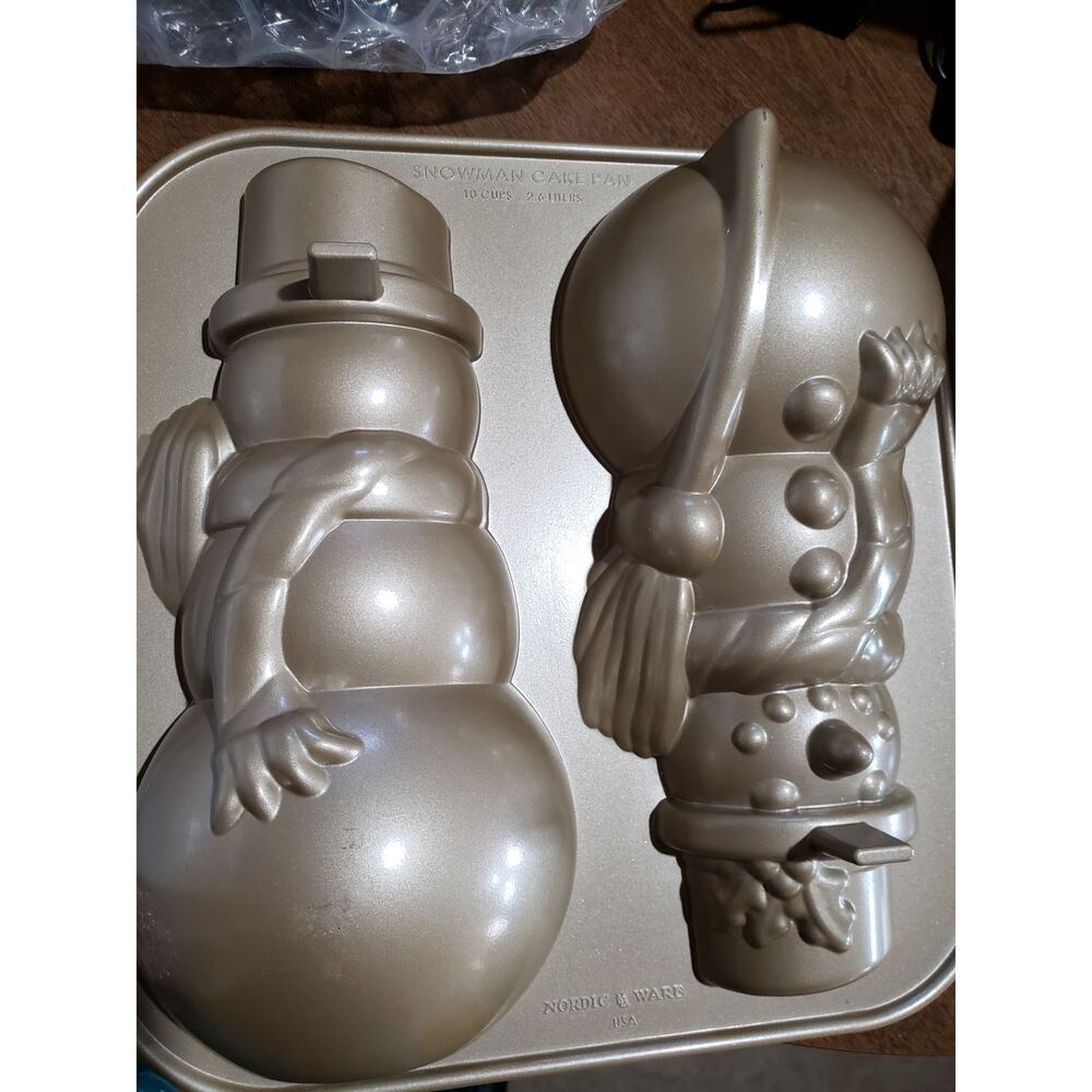 Snowman Nordic Ware Cake Baking Pan